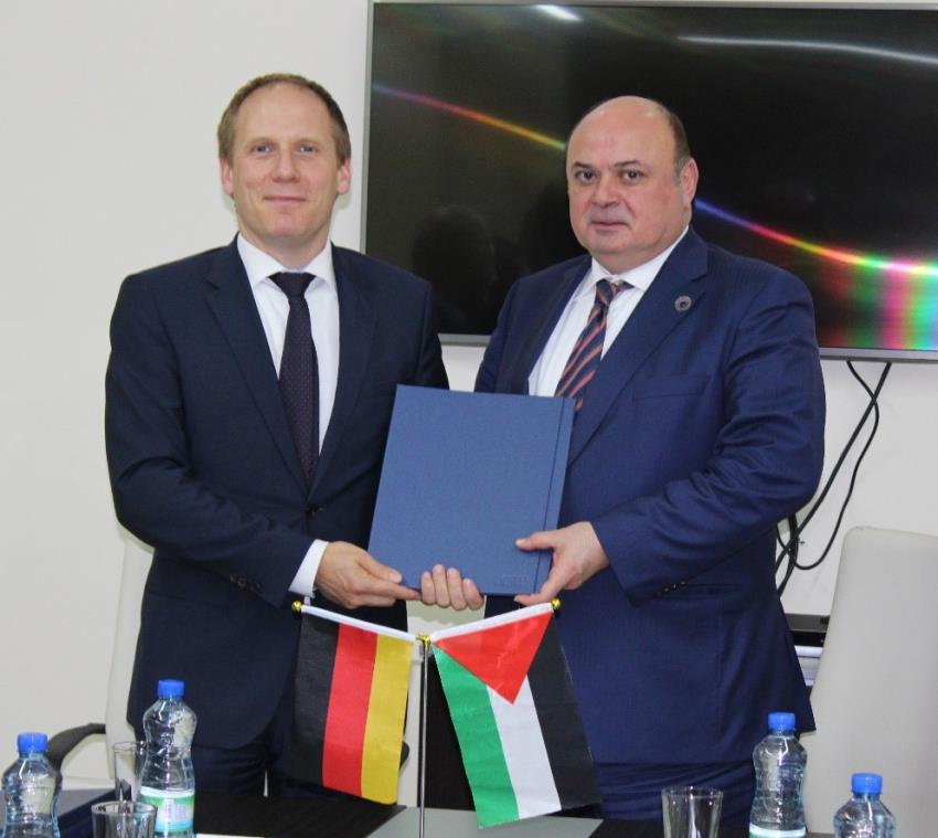المؤسسة الفلسطينية لضمان الودائع ووزارة المالية توقعان اتفاقية تعاون مشترك مع بنك التنمية الألماني